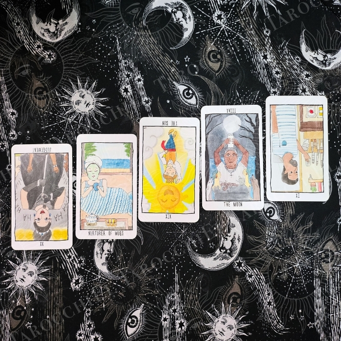 photo of five for career tarot reading by El Tarocchi